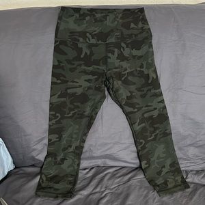 Align camo crop legging
